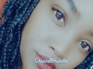 Channelbrunette