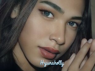 Hyunaholly