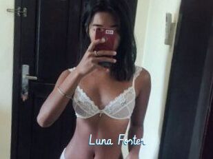 Luna_Foster