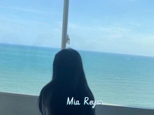 Mia_Reyes