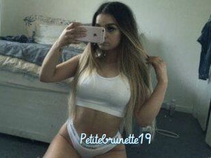 Petitebrunette19